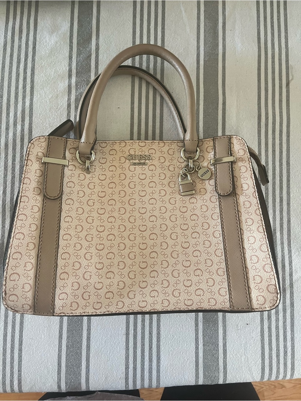 Guess light pink  Signature Satchel